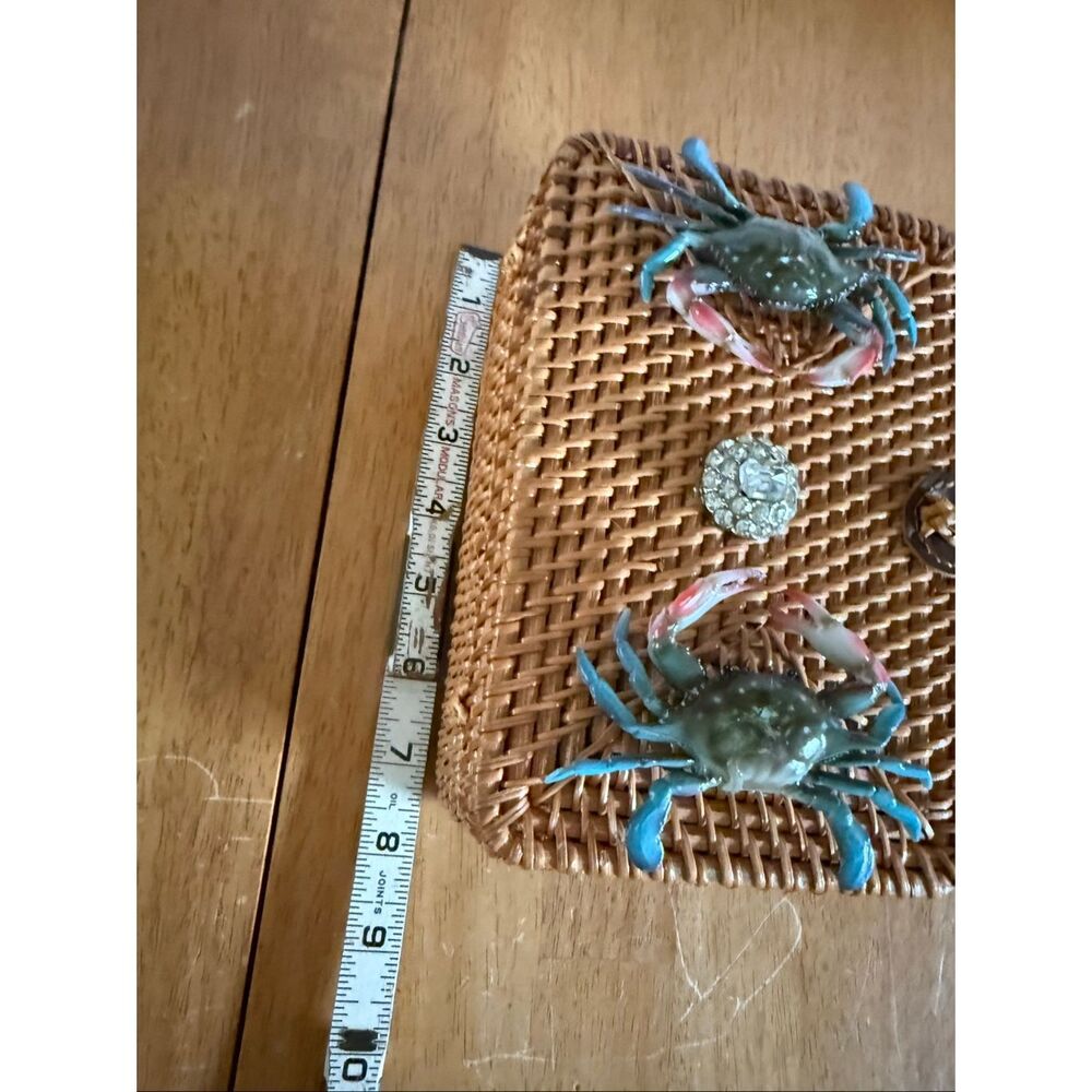 wicker handbag with crab decoration, coastal/vintage style. - Picture 12 of 13